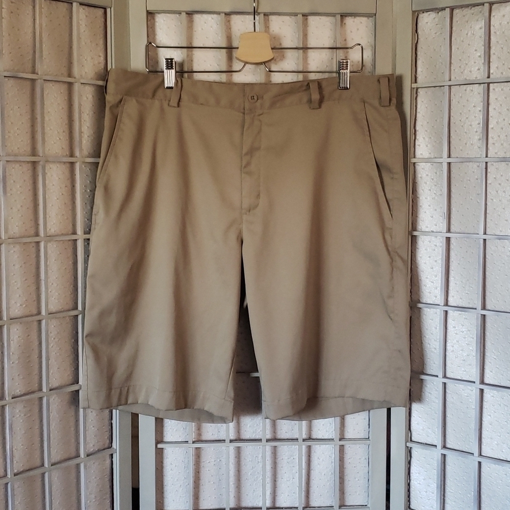 Nike beigev mens golf shorts 35